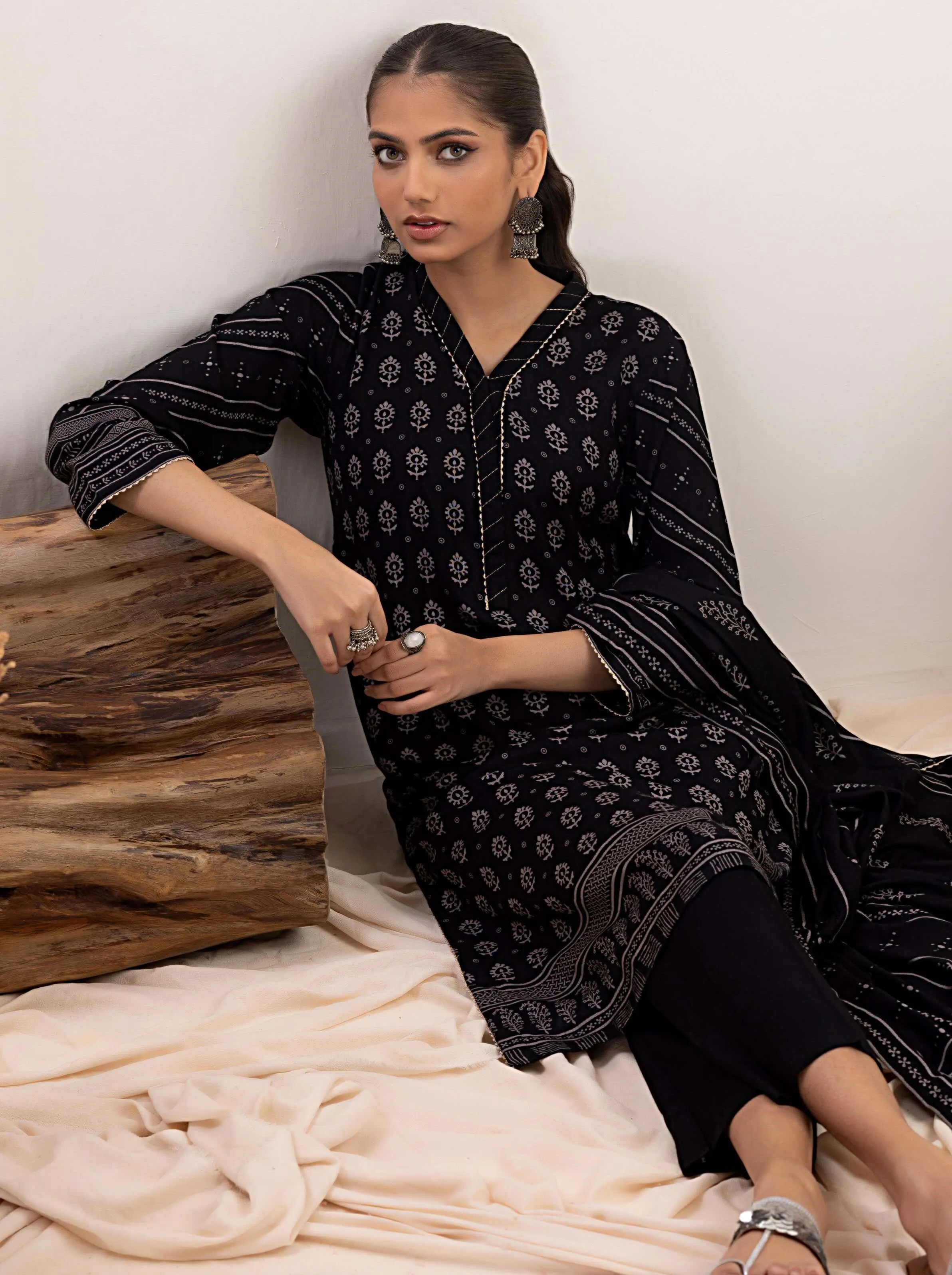 Lakhany Pashmina Printed Unstitched 3 Piece Suit LG-AM-0049-C