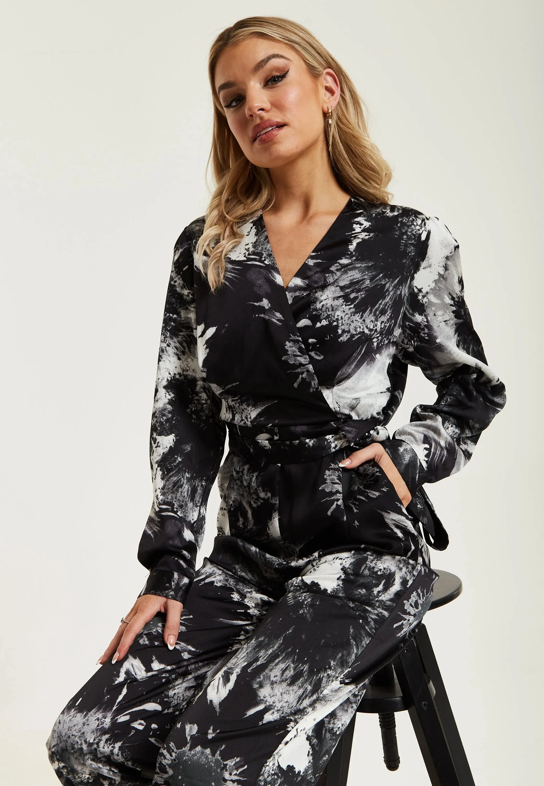 Liquorish Mono Abstract Print Jumpsuit With Long Sleeves