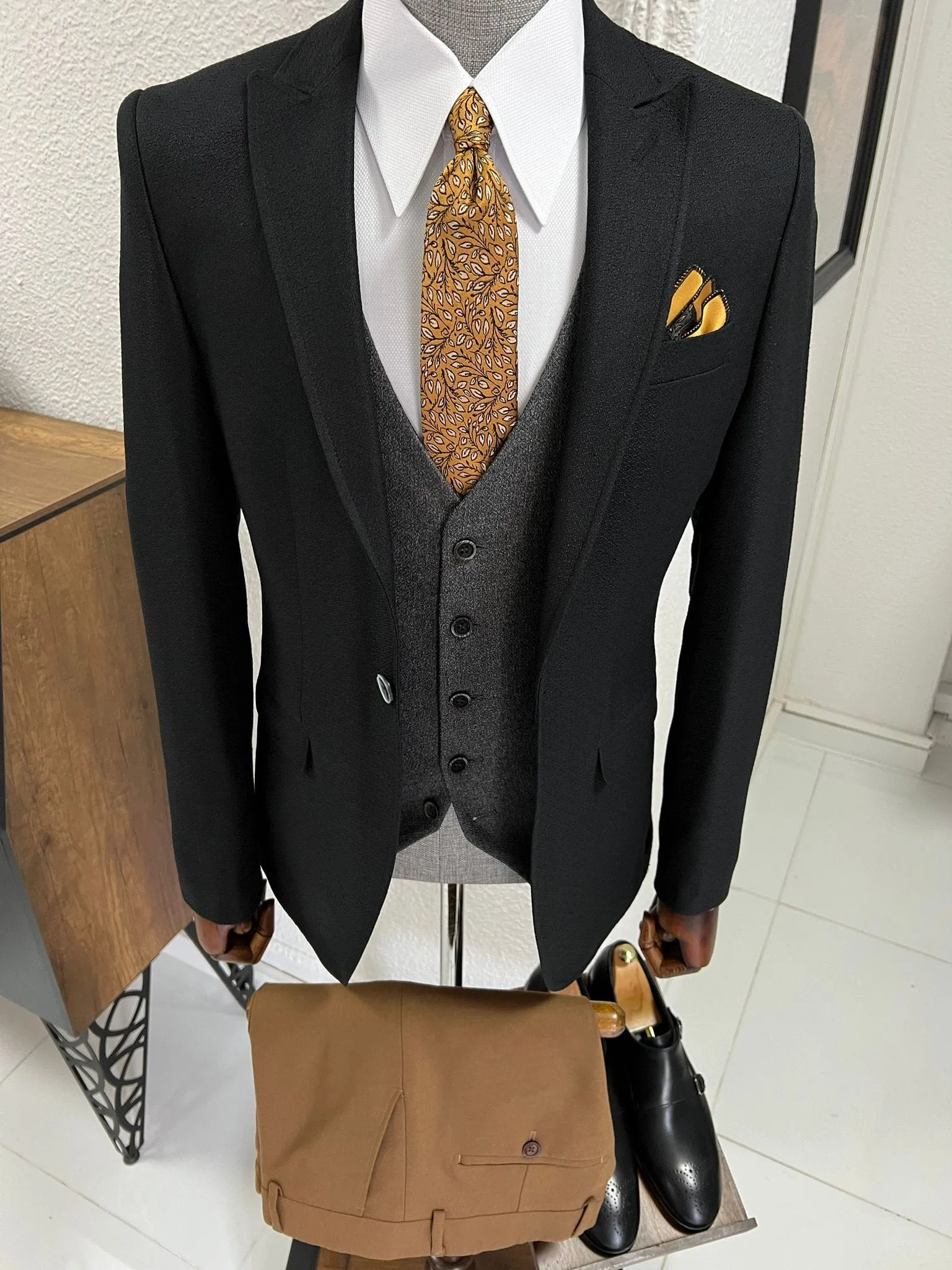 Slim Fit Pointed Collar Black Vest Sut and a combination Men’s Suit