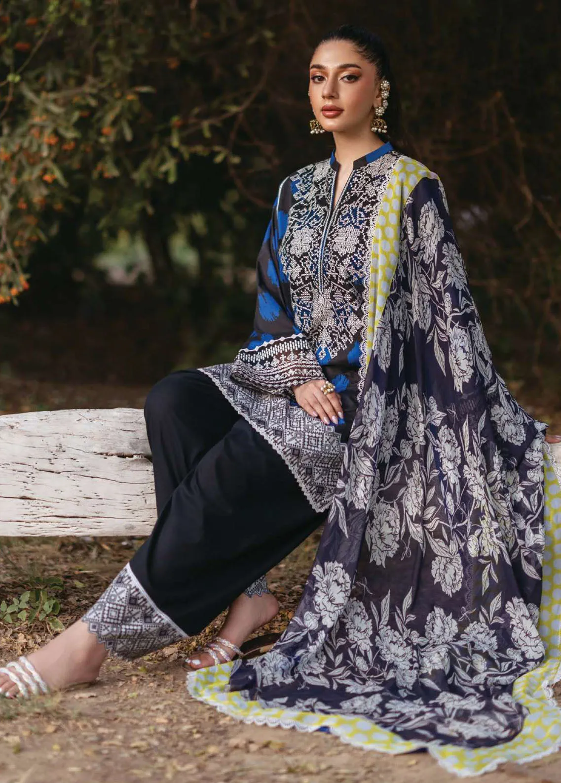 Tahra By Zainab Chottani Embroidered Lawn 3 Piece Unstitched Suit ZC24T 10B FREYA